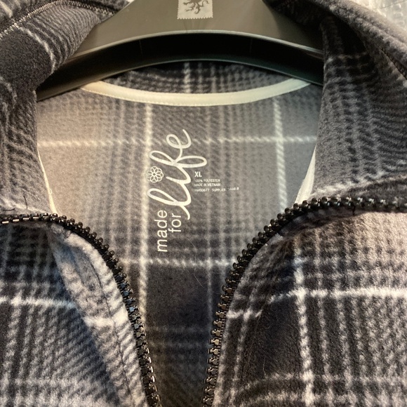 Vest - Picture 2 of 2